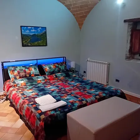 A Due Passi Dal Castello Catignano