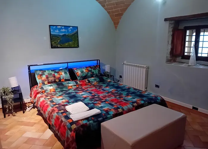 A Due Passi Dal Castello Catignano